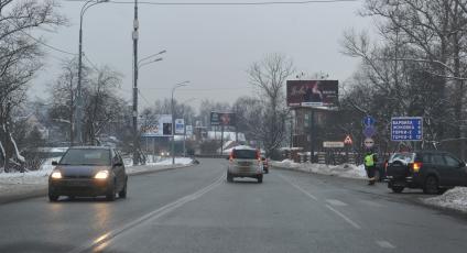 Автомобили движутся по Рублевскому шоссе. 21 января  2011 года.