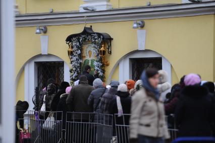 Покровский ставропигиальный женский монастырь, где хранятся мощи святой Матроны Московской, 30 ноября  2011  года