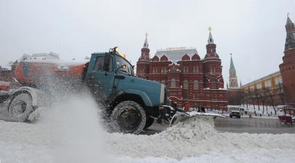 Виды Москвы. Снегоуборочная техника на Манежной площади. Москва. 09 декабря 2010 года.