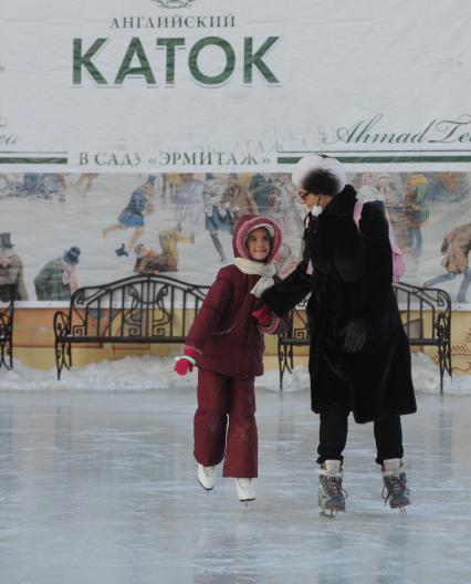 Зимние развлечения. Каток в саду \"Эрмитаж\". Москва. 14 декабря 2010 года.