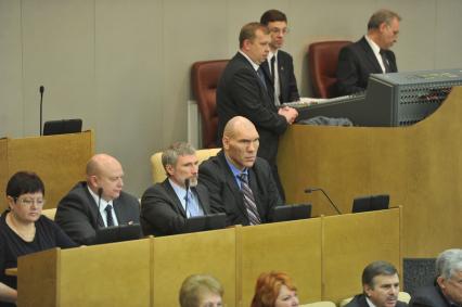 Первое пленарное заседание Госдумы РФ шестого созыва. На снимке: депутат Госдумы РФ Николай Валуев. 21 декабря 2011 года.