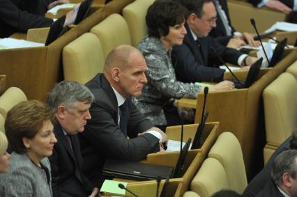 Первое пленарное заседание Госдумы РФ шестого созыва. На снимке: член комитета Госдумы РФ по международным делам Александр Карелин. 21 декабря 2011 года.