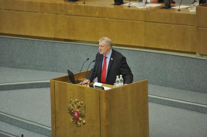 Первое пленарное заседание Госдумы РФ шестого созыва. На снимке: лидер партии СПРАВЕДЛИВАЯ РОССИЯ, экс-спикер Совета Федерации РФ Сергей Миронов. 21 декабря 2011 года.