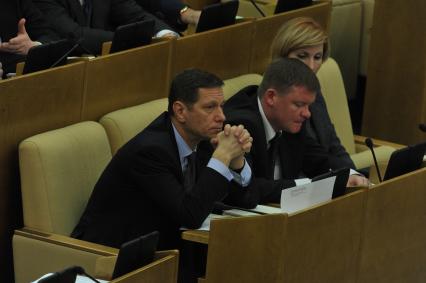 Первое пленарное заседание Госдумы РФ шестого созыва. На снимке: депутат Госдумы РФ Александр Жуков. 21 декабря 2011 года.