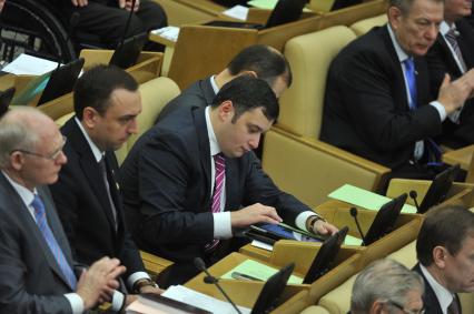 Первое пленарное заседание Госдумы РФ шестого созыва. На снимке: представитель Самарской области в Госдуме РФ Александр Хинштейн. 21 декабря 2011 года.