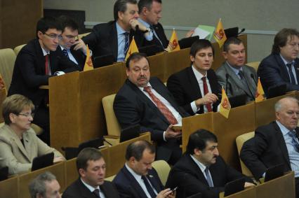 Первое пленарное заседание Госдумы РФ шестого созыва. На снимке: депутат Госдумы РФ от СПРАВЕДЛИВОЙ РОССИИ Геннадий Гудков. 21 декабря 2011 года.