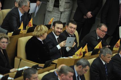 Первое пленарное заседание Госдумы РФ шестого созыва. На снимке: депутат Госдумы РФ . 21 декабря 2011 года.