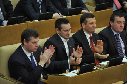 Первое пленарное заседание Госдумы РФ шестого созыва. На снимке: депутат госдумы от ЛДПР Дмитрий Носов (второй слева). 21 декабря 2011 года.
