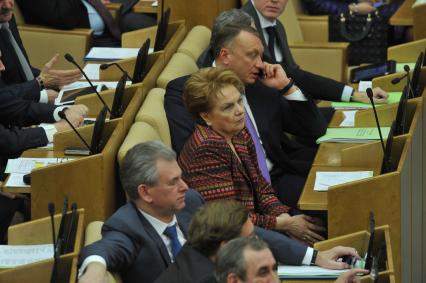 Первое пленарное заседание Госдумы РФ шестого созыва. На снимке: депутат Госдумы РФ Людмила Швецова. 21 декабря 2011 года.