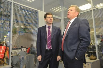 Министр связи и массовых коммуникаций РФ Игорь Щеголев и главный редактор ЗАО ИД КП Владимир Сунгоркин. В ИД КП. 16 января 2012 года.