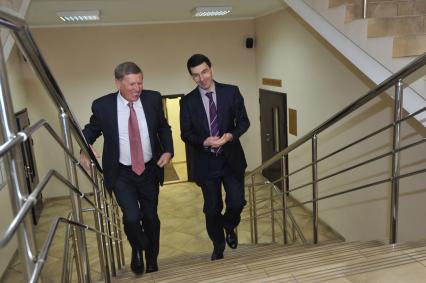 Министр связи и массовых коммуникаций РФ Игорь Щеголев и главный редактор ЗАО ИД КП Владимир Сунгоркин. В ИД КП. 16 января 2012 года.