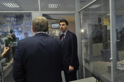 Министр связи и массовых коммуникаций РФ Игорь Щеголев и главный редактор ЗАО ИД КП Владимир Сунгоркин. В ИД КП. 16 января 2012 года.