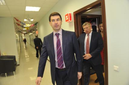 Министр связи и массовых коммуникаций РФ Игорь Щеголев и главный редактор ЗАО ИД КП Владимир Сунгоркин. В ИД КП. 16 января 2012 года.