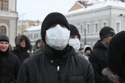 Акция протеста против фальсификации выборов в государственную думу. Несанкционированный митинг на площади Свободы. Казань. На снимке: Митингующий в повязке. 10 декабря 2011 года.