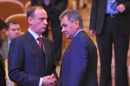 Торжественный вечер, посвященный Дню работника прокуратуры РФ. На снимке: секретарь Совета безопасности РФ Николай Патрушев и глава МЧС РФ Сергей Шойгу. 12 января 2012 года.