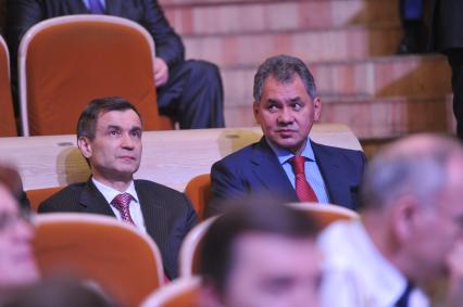 Торжественный вечер, посвященный Дню работника прокуратуры РФ. На снимке: министр внутренних дел РФ Рашид Нургалиев, глава МЧС РФ Сергей Шойгу (слева направо). 12 января 2012 года.