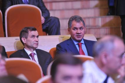 Торжественный вечер, посвященный Дню работника прокуратуры РФ. На снимке: министр внутренних дел РФ Рашид Нургалиев, глава МЧС РФ Сергей Шойгу (слева направо). 12 января 2012 года.