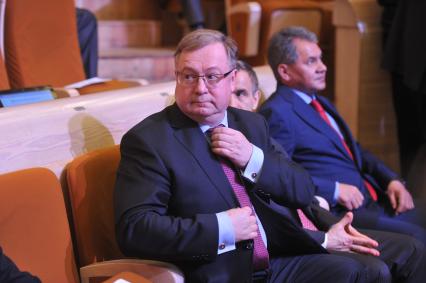 Торжественный вечер, посвященный Дню работника прокуратуры РФ. На снимке: председатель Счетной палаты РФ Сергей Степашин, министр внутренних дел РФ Рашид Нургалиев и глава МЧС РФ Сергей Шойгу (слева направо). 12 января 2012 года.