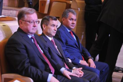 Торжественный вечер, посвященный Дню работника прокуратуры РФ. На снимке: председатель Счетной палаты РФ Сергей Степашин, министр внутренних дел РФ Рашид Нургалиев и глава МЧС РФ Сергей Шойгу (слева направо). 12 января 2012 года.