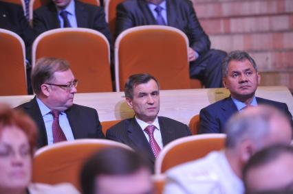 Торжественный вечер, посвященный Дню работника прокуратуры РФ. На снимке: председатель Счетной палаты РФ Сергей Степашин, министр внутренних дел РФ Рашид Нургалиев и глава МЧС РФ Сергей Шойгу (слева направо). 12 января 2012 года.