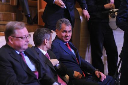 Торжественный вечер, посвященный Дню работника прокуратуры РФ. На снимке: председатель Счетной палаты РФ Сергей Степашин, министр внутренних дел РФ Рашид Нургалиев и глава МЧС РФ Сергей Шойгу (слева направо). 12 января 2012 года.