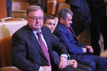 Торжественный вечер, посвященный Дню работника прокуратуры РФ. На снимке: председатель Счетной палаты РФ Сергей Степашин, министр внутренних дел РФ Рашид Нургалиев и глава МЧС РФ Сергей Шойгу (слева направо). 12 января 2012 года.