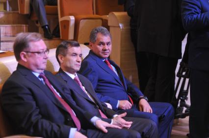 Торжественный вечер, посвященный Дню работника прокуратуры РФ. На снимке: председатель Счетной палаты РФ Сергей Степашин, министр внутренних дел РФ Рашид Нургалиев и глава МЧС РФ Сергей Шойгу (слева направо). 12 января 2012 года.