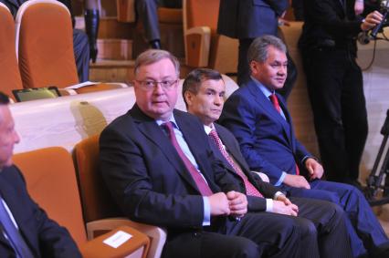 Торжественный вечер, посвященный Дню работника прокуратуры РФ. На снимке: председатель Счетной палаты РФ Сергей Степашин, министр внутренних дел РФ Рашид Нургалиев и глава МЧС РФ Сергей Шойгу (слева направо). 12 января 2012 года.