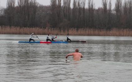 Крещение на реке Кубань. 19 января 2012.