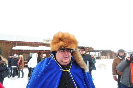 Реконструкция большой псовой охоты в Подмосковье. На снимке:  депутат Госдумы РФ Алексей Митрофанов. Можайск. 21 января 2012 года.