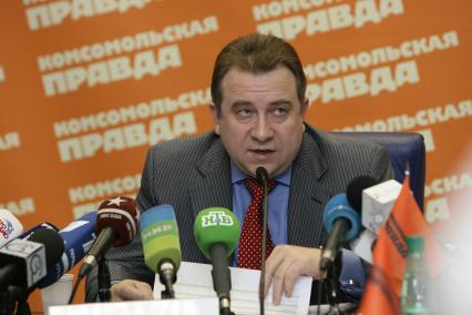 Директор департамента автомобильной промышленности министерства промышленности и торговли РФ Алексей Рахманов на пресс-конференции в КП. 28 мая 2009 года.