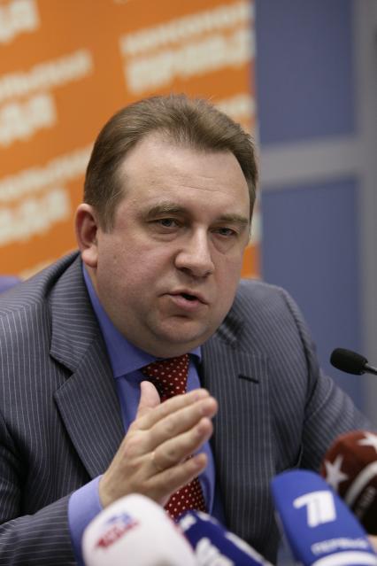 Директор департамента автомобильной промышленности министерства промышленности и торговли РФ Алексей Рахманов на пресс-конференции в КП. 28 мая 2009 года.