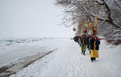 19 января 2012. Волгоградская область, Дубовка. Местные жители празднуют Крещение Господне.