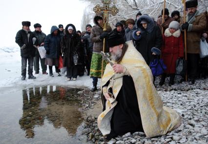 19 января 2012. Волгоградская область, Дубовка. Местные жители празднуют Крещение Господне.