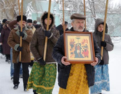 19 января 2012. Волгоградская область, Дубовка. Местные жители празднуют Крещение Господне.