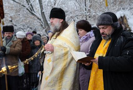 19 января 2012. Волгоградская область, Дубовка. Местные жители празднуют Крещение Господне.