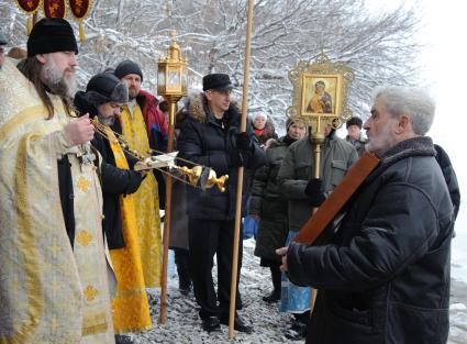 19 января 2012. Волгоградская область, Дубовка. Местные жители празднуют Крещение Господне.