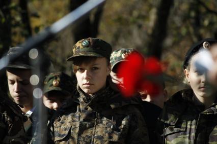 Ученица Кадетской школы им. Ермолова во время митинга, г. Ставрополь, 28 октября 2011 года.