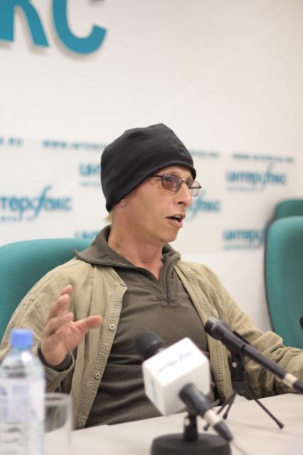 Актер, сценарист, режиссер Иван Охлобыстин во время пресс-конференция в агентстве \"Интерфакс\". Москва. 05 сентября 2011 года.