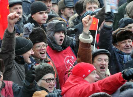 Во время митинга КПРФ  ЗА ДОСТОЙНУЮ ЖИЗНЬ И ЧЕСТНЫЕ ВЫБОРЫ  на Манежной площади.  21 января 2012 года.