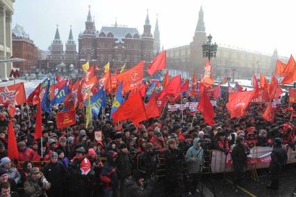 Во время митинга КПРФ  ЗА ДОСТОЙНУЮ ЖИЗНЬ И ЧЕСТНЫЕ ВЫБОРЫ  на Манежной площади. 21 января 2012 года.