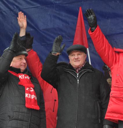 Во время митинга КПРФ  ЗА ДОСТОЙНУЮ ЖИЗНЬ И ЧЕСТНЫЕ ВЫБОРЫ  на Манежной площади. На снимке: лидер КПРФ Геннадий Зюганов. 21 января 2012 года.