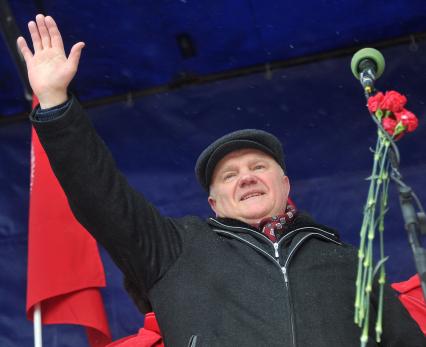 Во время митинга КПРФ ЗА ДОСТОЙНУЮ ЖИЗНЬ И ЧЕСТНЫЕ ВЫБОРЫ на Манежной площади. На снимке: лидер КПРФ Геннадий Зюганов. 21 января 2012 года.