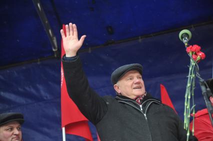 Во время митинга КПРФ ЗА ДОСТОЙНУЮ ЖИЗНЬ И ЧЕСТНЫЕ ВЫБОРЫ на Манежной площади. На снимке: лидер КПРФ Геннадий Зюганов. 21 января 2012 года.