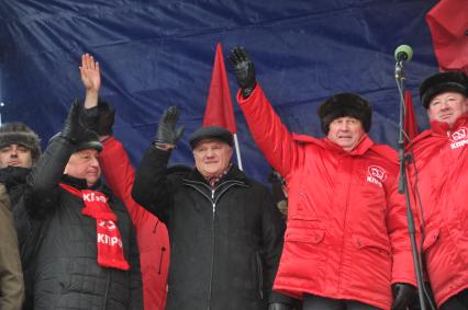 Во время митинга КПРФ ЗА ДОСТОЙНУЮ ЖИЗНЬ И ЧЕСТНЫЕ ВЫБОРЫ на Манежной площади. На снимке: лидер КПРФ Геннадий Зюганов. 21 января 2012 года.