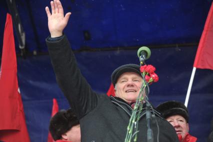Во время митинга КПРФ ЗА ДОСТОЙНУЮ ЖИЗНЬ И ЧЕСТНЫЕ ВЫБОРЫ на Манежной площади. На снимке: лидер КПРФ Геннадий Зюганов. 21 января 2012 года.
