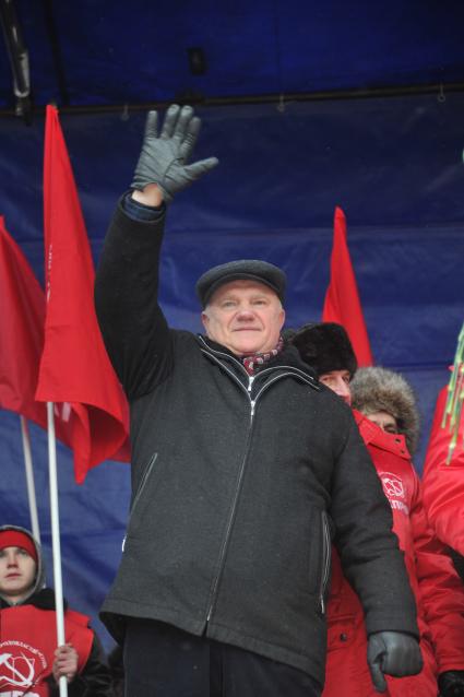 Во время митинга КПРФ ЗА ДОСТОЙНУЮ ЖИЗНЬ И ЧЕСТНЫЕ ВЫБОРЫ на Манежной площади. На снимке: лидер КПРФ Геннадий Зюганов. 21 января 2012 года.