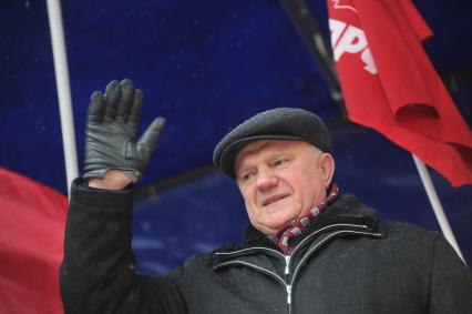 Во время митинга КПРФ ЗА ДОСТОЙНУЮ ЖИЗНЬ И ЧЕСТНЫЕ ВЫБОРЫ на Манежной площади. На снимке: лидер КПРФ Геннадий Зюганов. 21 января 2012 года.