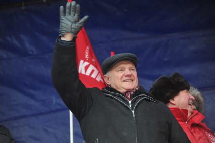 Во время митинга КПРФ ЗА ДОСТОЙНУЮ ЖИЗНЬ И ЧЕСТНЫЕ ВЫБОРЫ на Манежной площади. На снимке: лидер КПРФ Геннадий Зюганов. 21 января 2012 года.