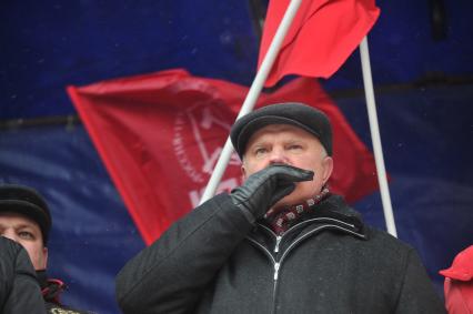 Во время митинга КПРФ ЗА ДОСТОЙНУЮ ЖИЗНЬ И ЧЕСТНЫЕ ВЫБОРЫ на Манежной площади. На снимке: лидер КПРФ Геннадий Зюганов. 21 января 2012 года.